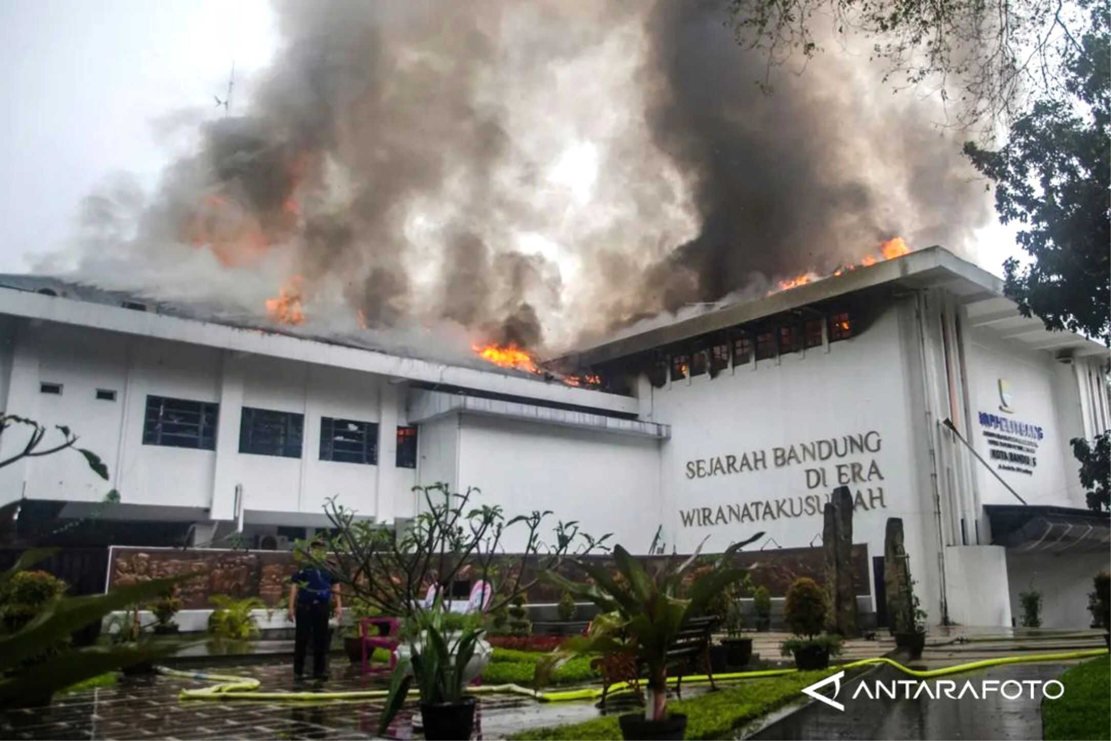 Kebakaran di Gedung Balai Kota Bandung, 10 Mobil Pemadam Dikerahkan